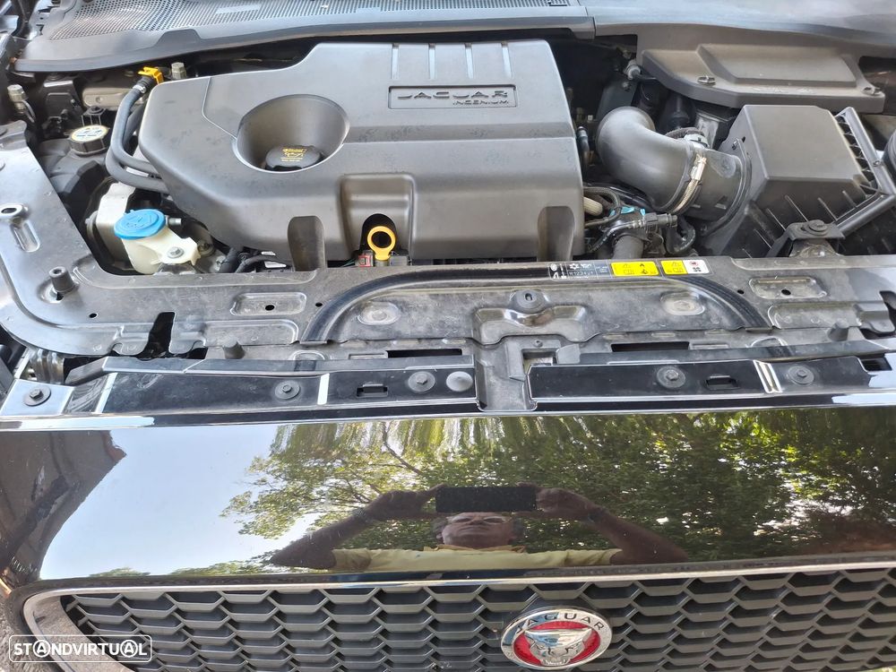 Jaguar E-Pace 2.0 i4D - 9