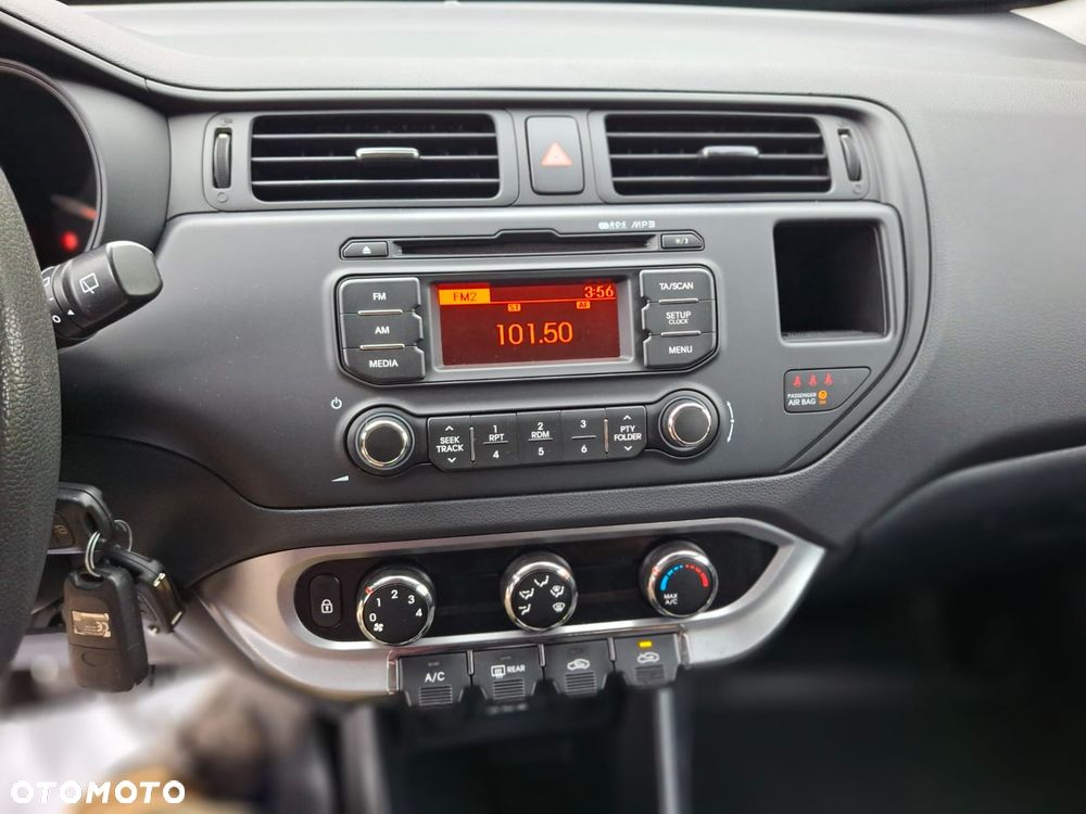 Kia Rio 1.2 Dream Team Edition - 22