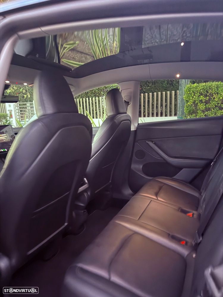 Tesla Model Y Long Range Dual Motor AWD - 11