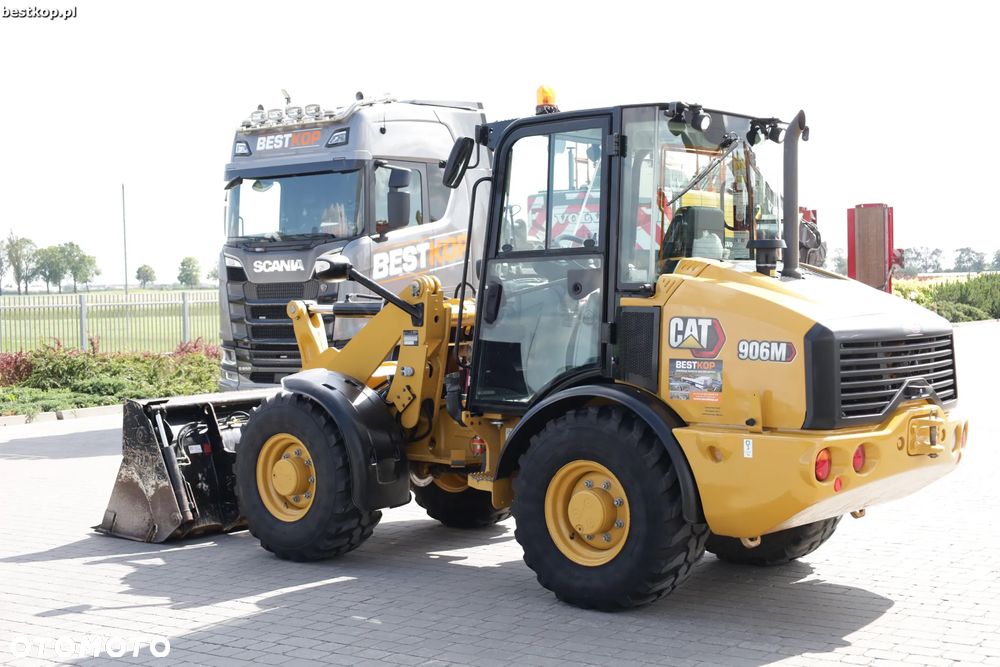 Caterpillar CAT 906M - 11
