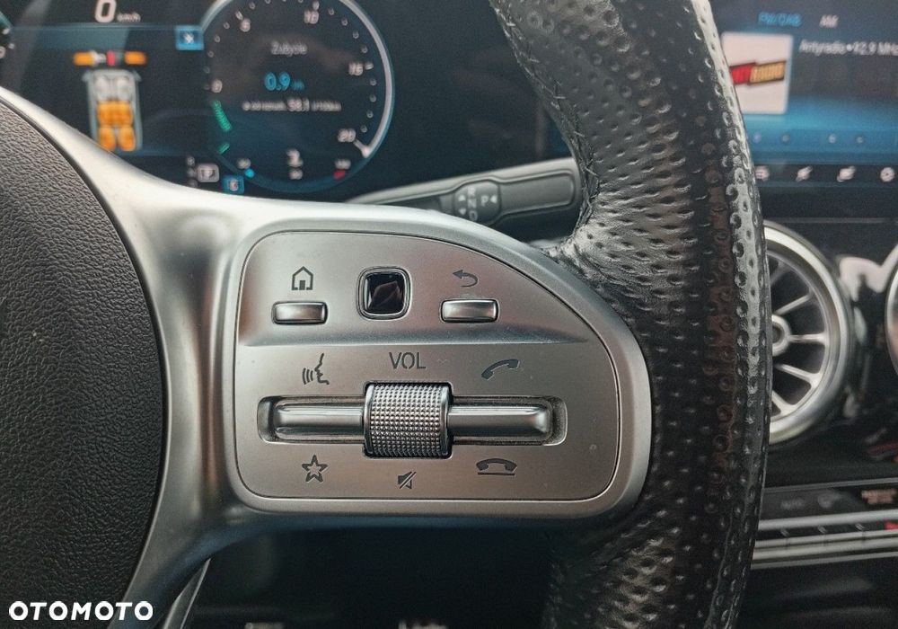 Mercedes-Benz GLB - 32