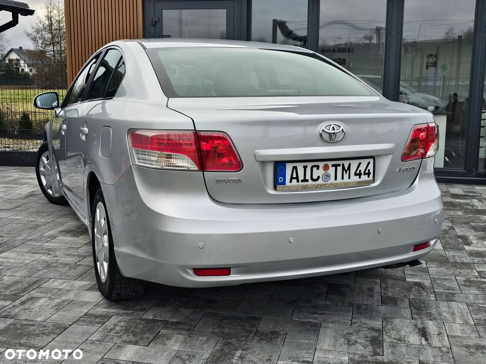 Toyota Avensis 1.8 Comfort - 25