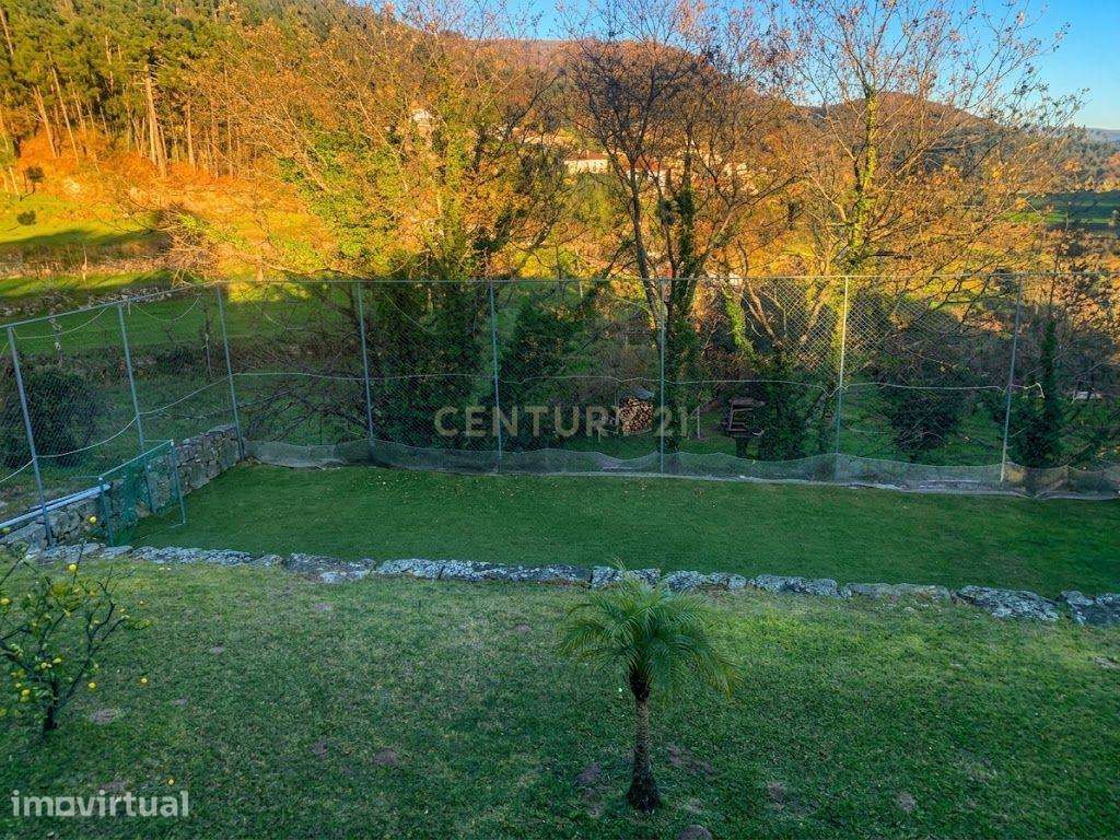 Magnífica Moradia Térrea em Pedra com Piscina e campo futebol no Gerês - Grande imagem: 4/35