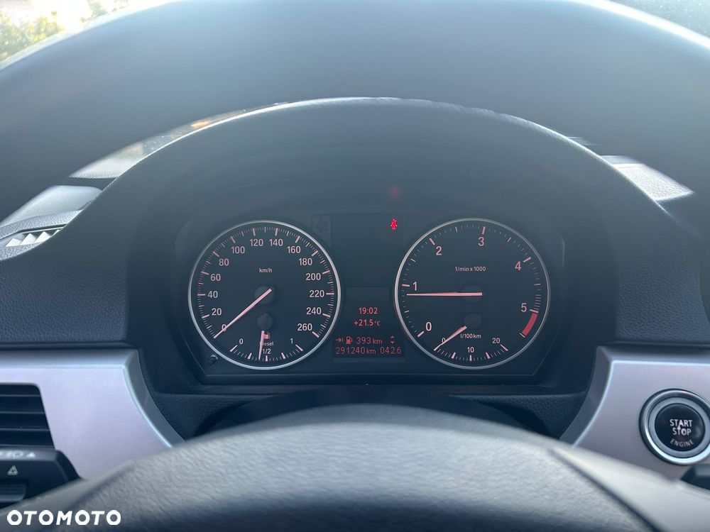BMW Seria 3 318d - 23