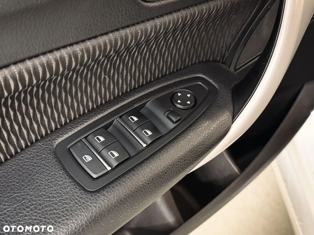 BMW Seria 1 118i - 17