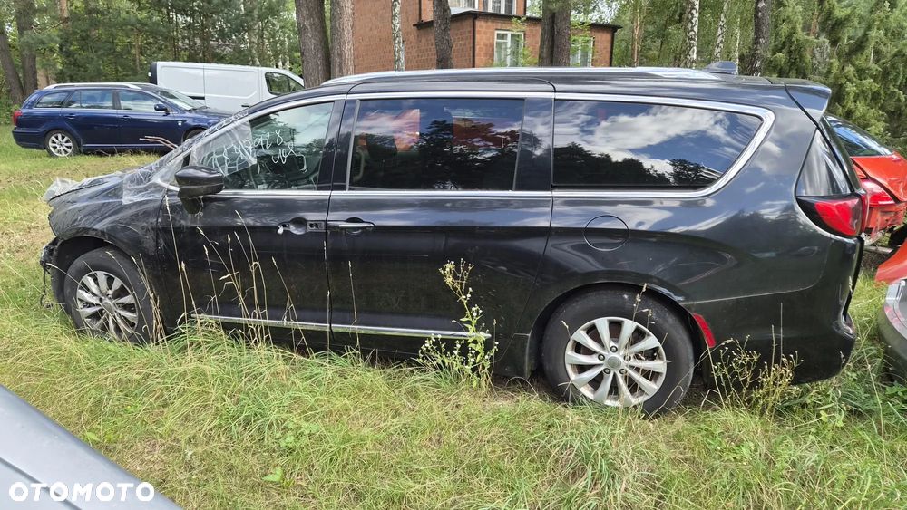 Chrysler Pacifica - 6