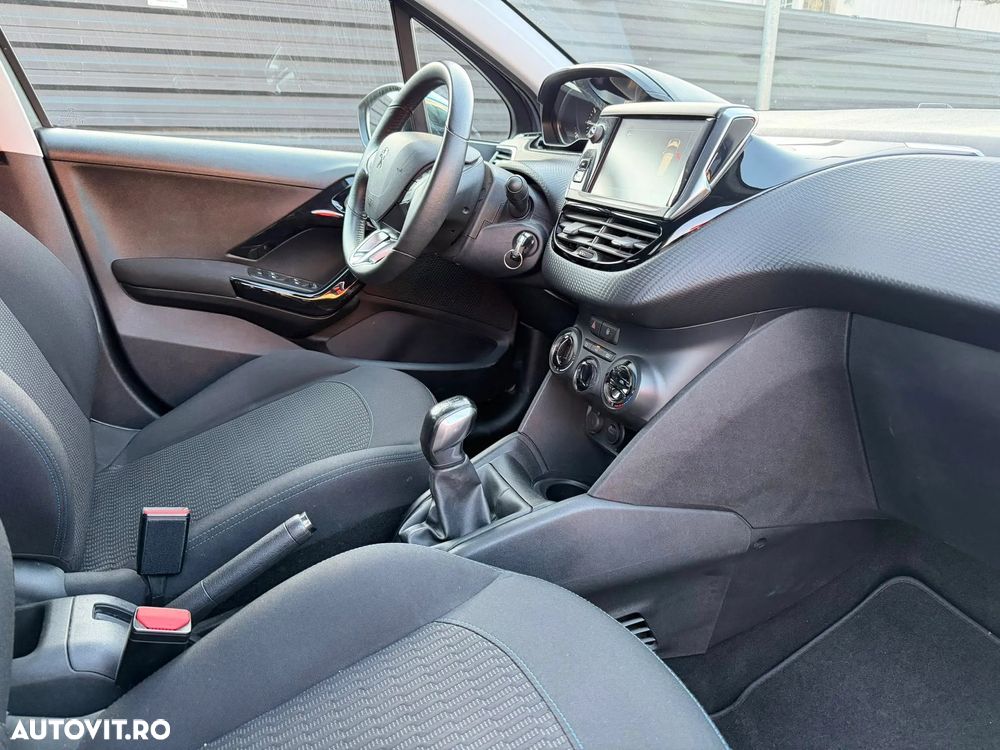 Peugeot 208 1.2 VTi Allure - 11