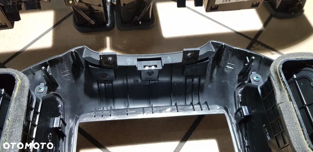 Chevrolet Captiva Lift Ramka Radia Wyświetlacza - 9