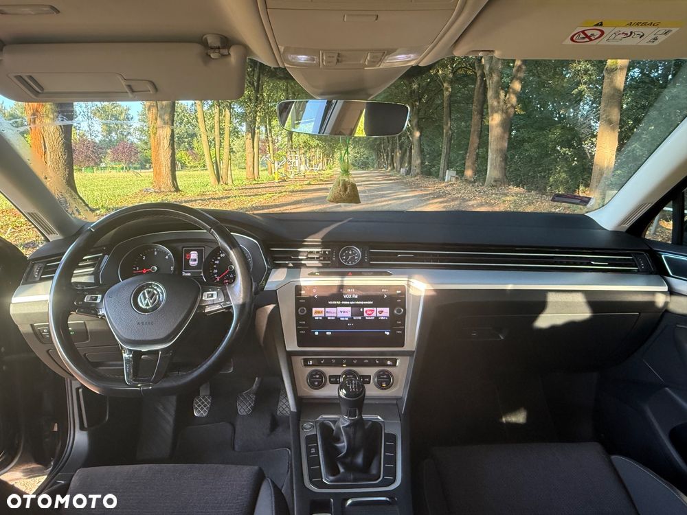 Volkswagen Passat - 10