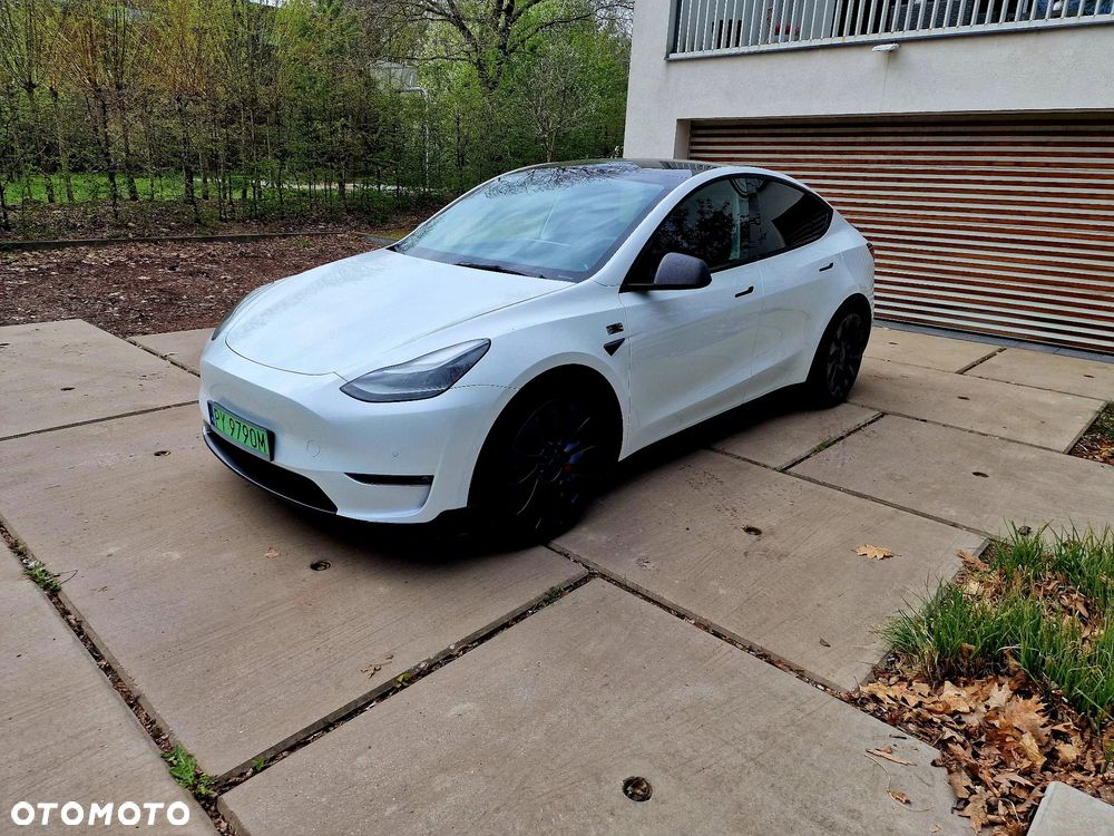 Tesla Model Y Long Range AWD - 2