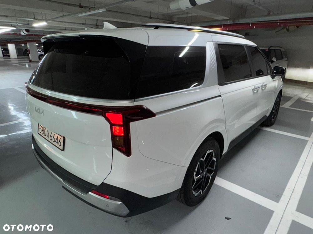Kia Carnival - 9