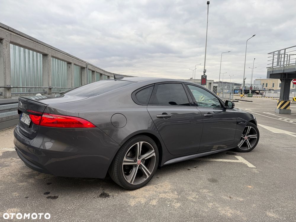 Jaguar XF 2.0 i4D R-Sport - 11
