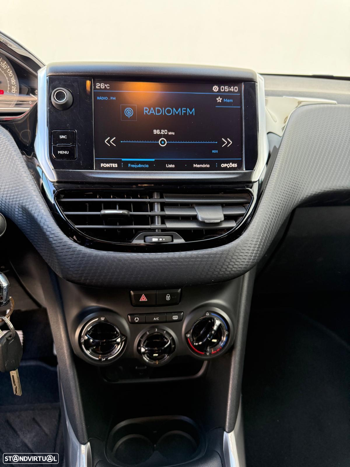 Peugeot 2008 1.2 PureTech Style - 7