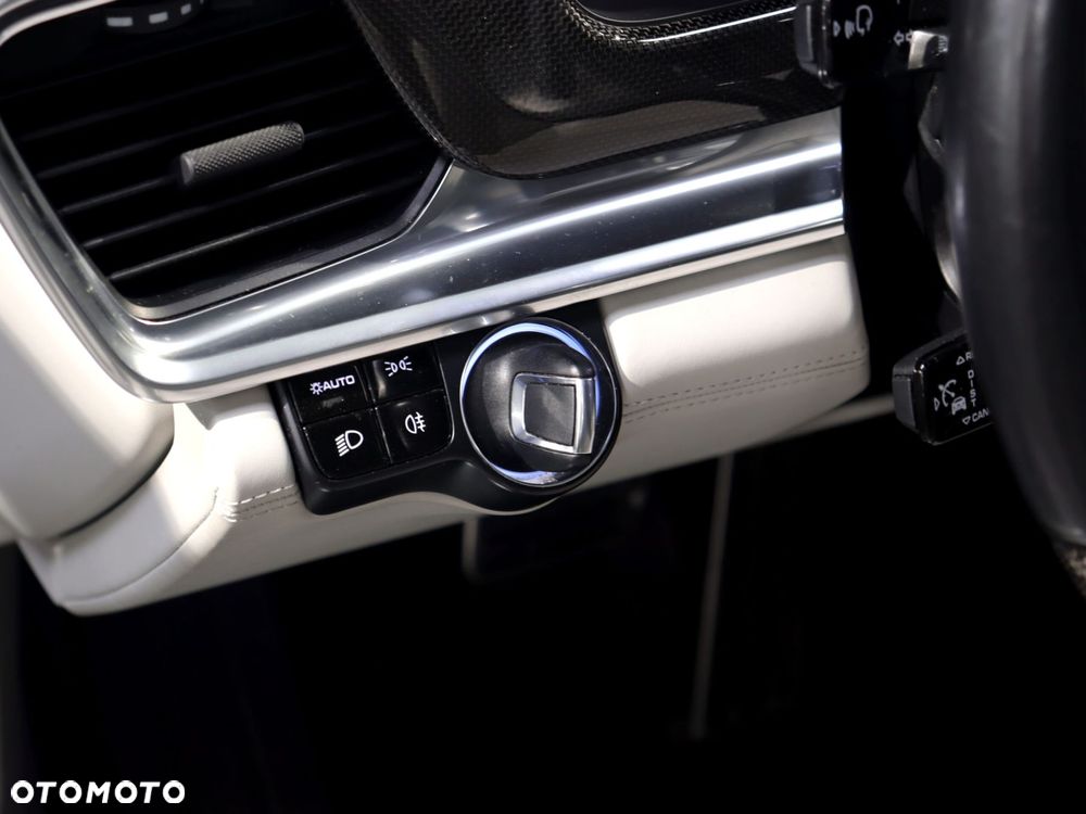 Porsche Panamera 4 E-Hybrid - 23