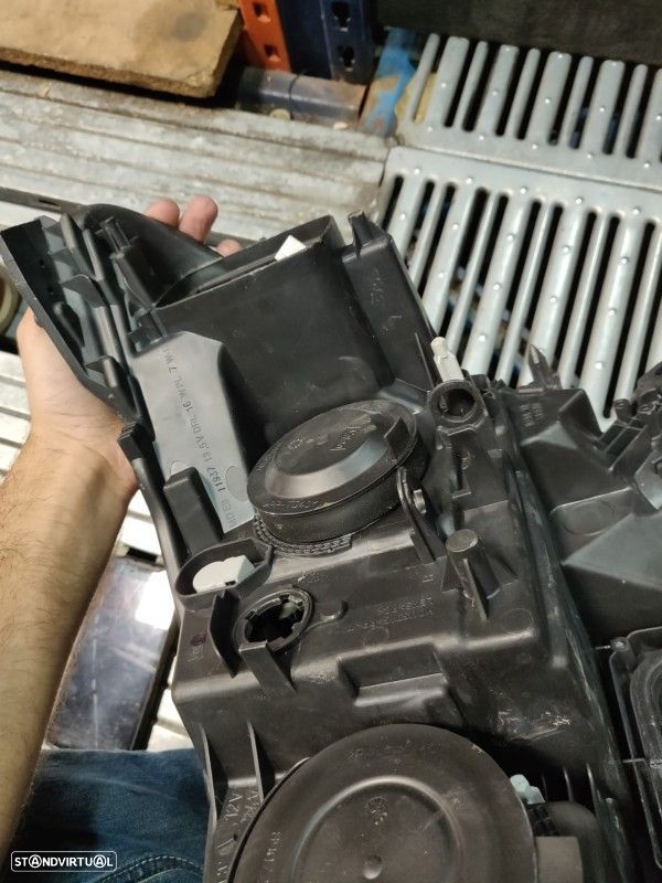 Farol Frente Direito / Otica Direita Renault Megane Iv Hatchback (B9a/ - 4