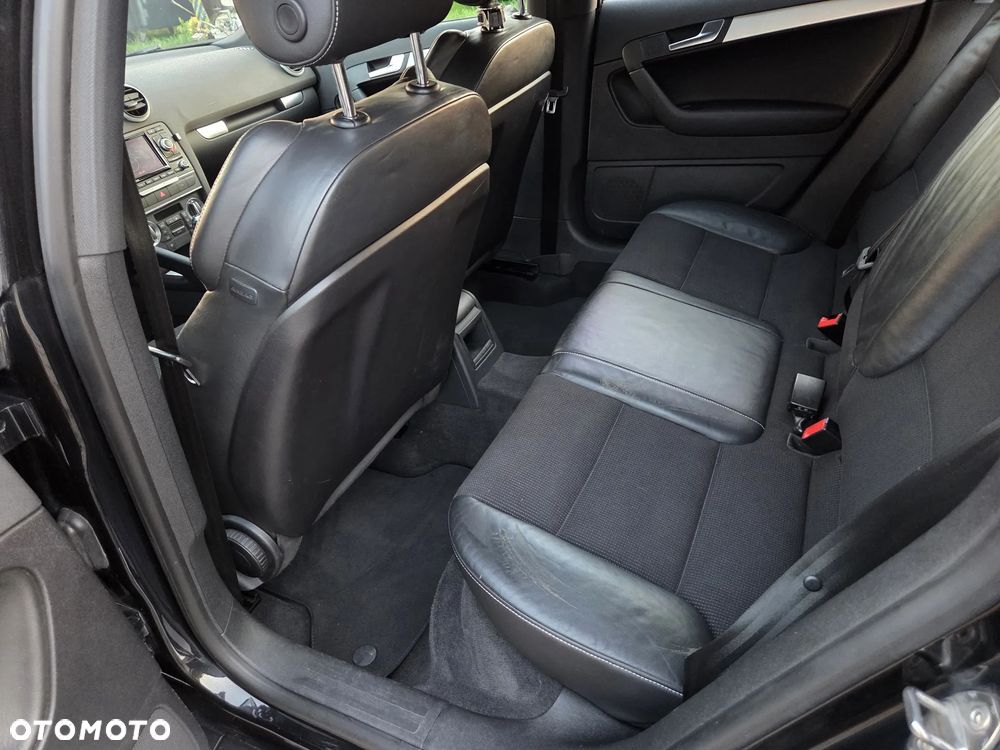 Audi A3 Sportback 1.6 TDI DPF S tronic S line Sportpaket - 18