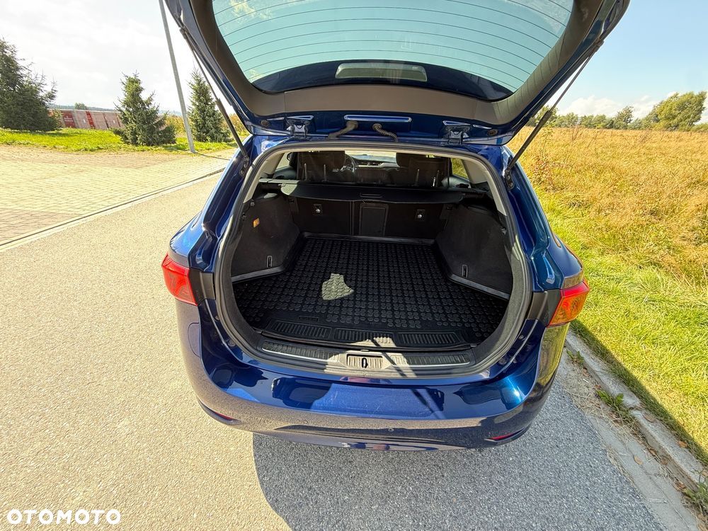 Toyota Avensis 1.6 D-4D Active - 14