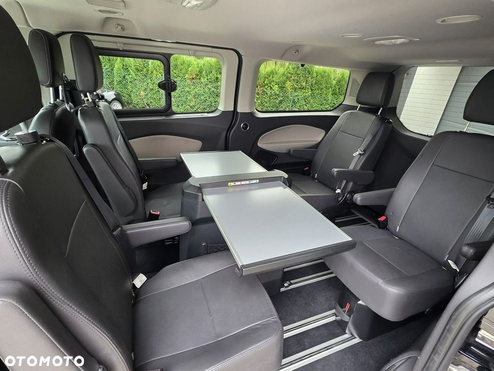 Ford Tourneo Custom - 30