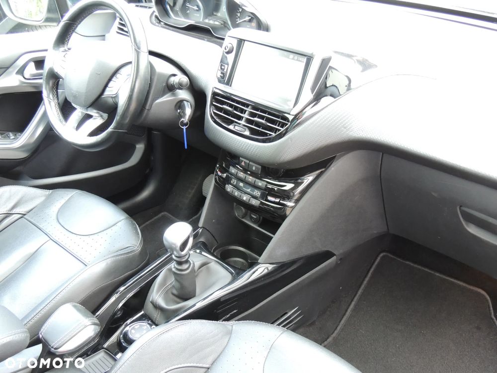Peugeot 2008 1.2 PureTech Allure Pack S&S - 24