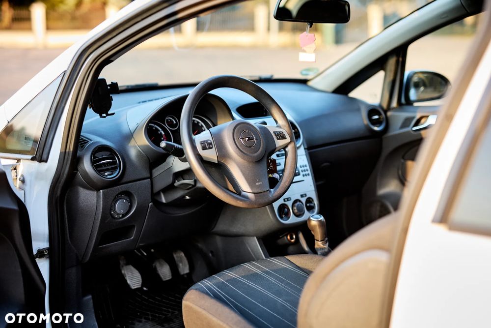 Opel Corsa 1.2 16V - 9