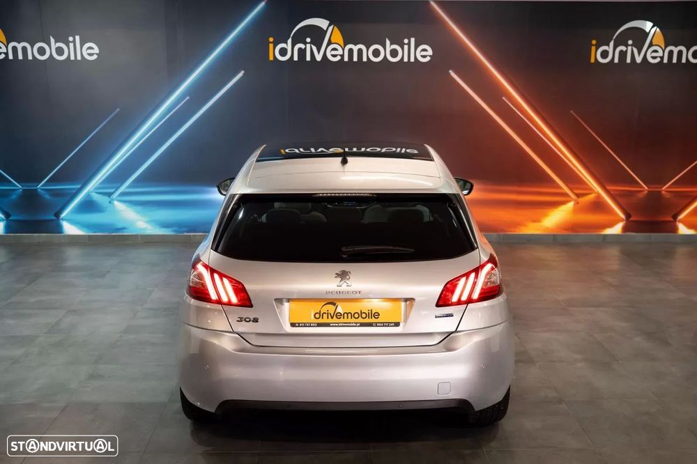 Peugeot 308 - 8