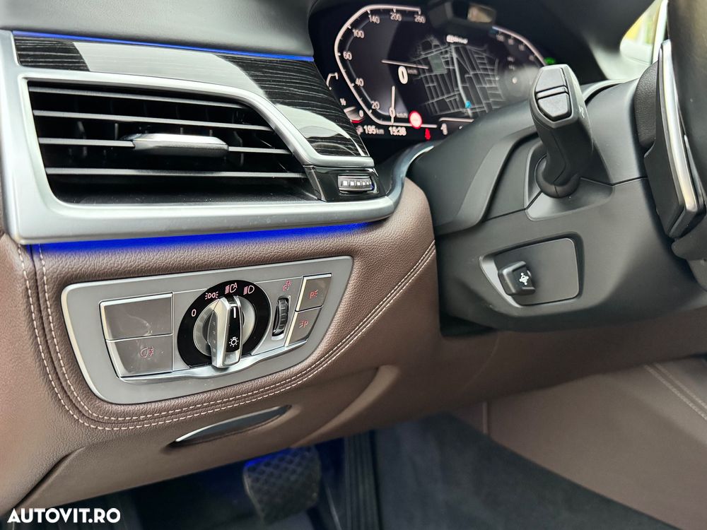 BMW Seria 7 745e - 21