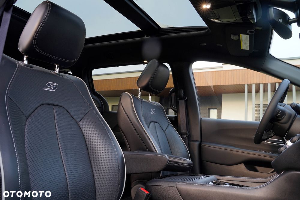 Chrysler Pacifica - 26