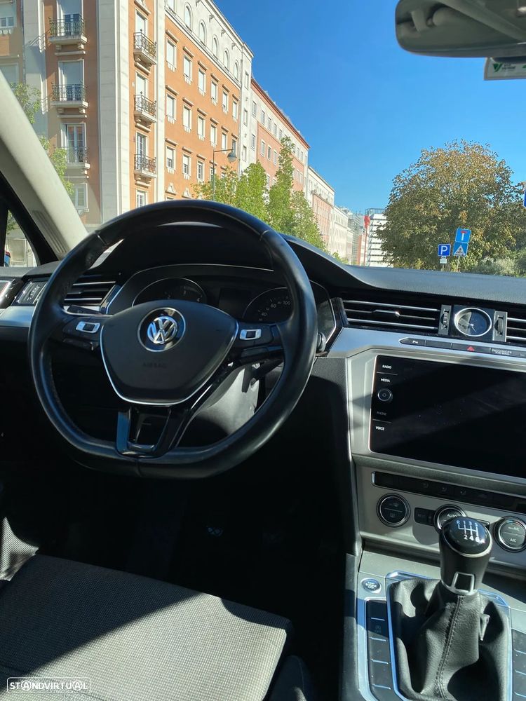VW Passat Variant 2.0 TDi Confortline - 37