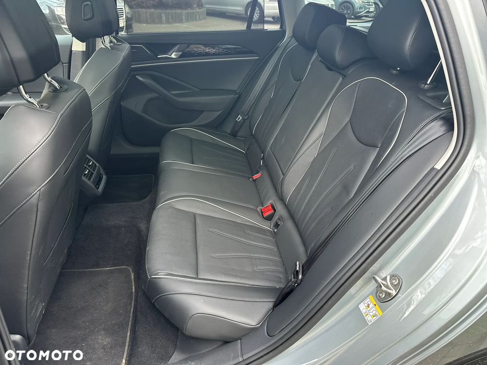 Volkswagen Passat - 12