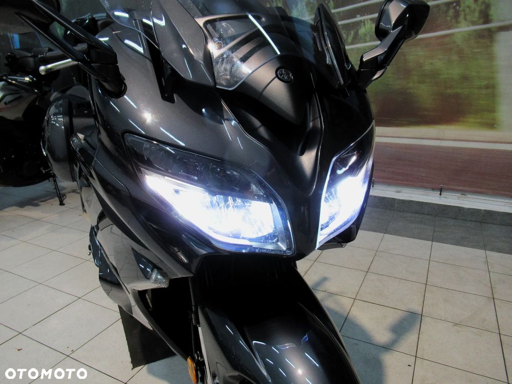Yamaha FJR - 21