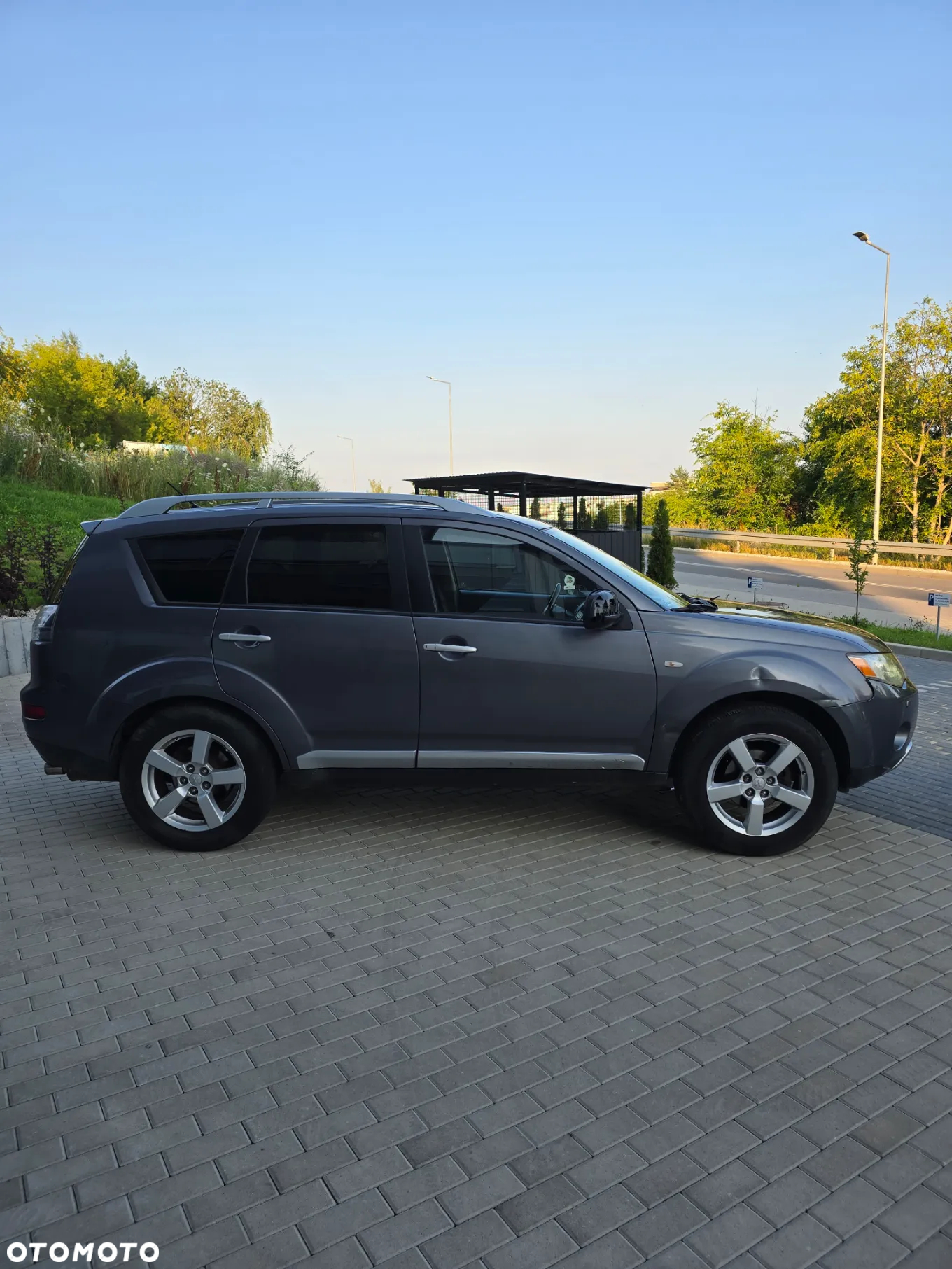 Mitsubishi Outlander - 12