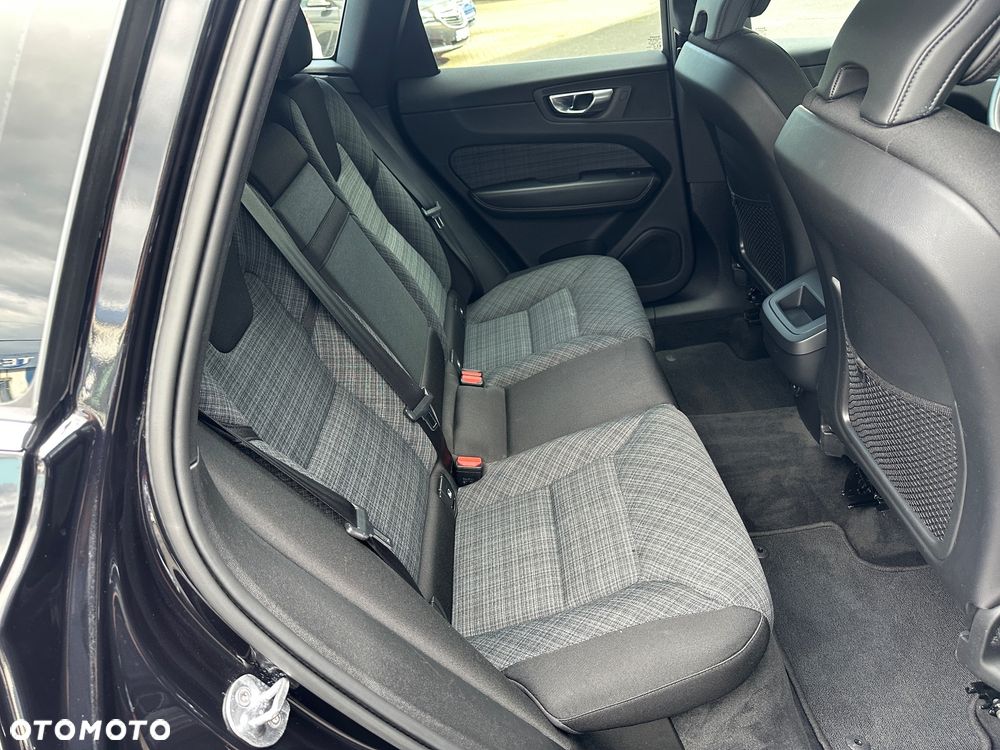 Volvo XC 60 B4 D AWD Geartronic Momentum Pro - 22