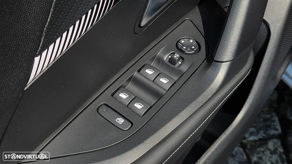 Peugeot e-2008 54 kWh Allure - 12