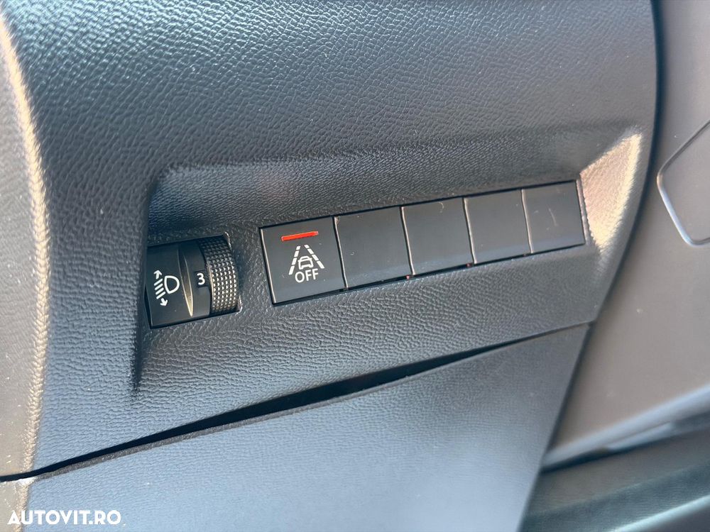 Peugeot 208 1.2 L PureTech STT Allure - 35