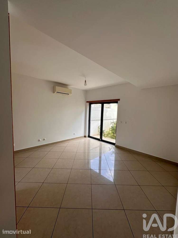 Moradia geminada T5 em Charneca de Caparica e Sobreda de 166 m2 - Grande imagem: 4/34