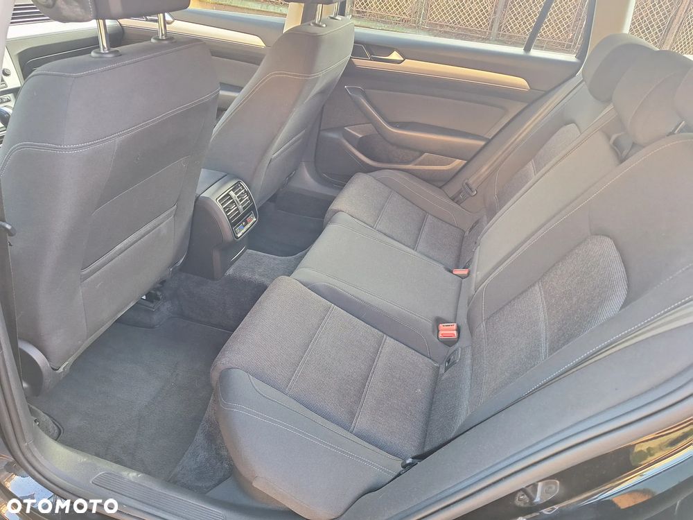 Volkswagen Passat 2.0 TDI SCR DSG Comfortline - 10
