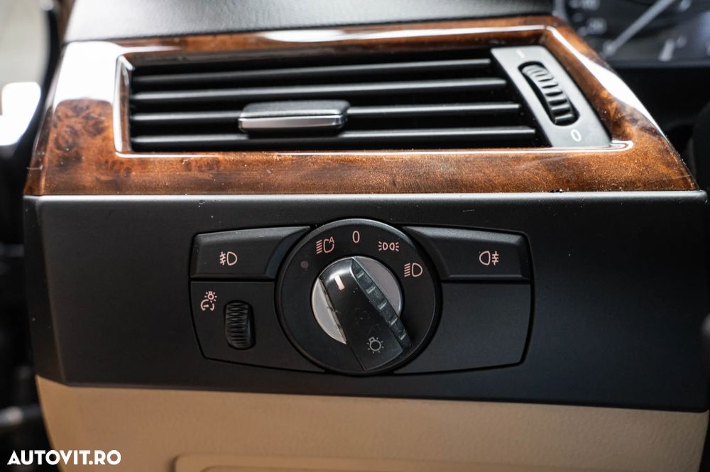 BMW Seria 5 530d xDrive - 23
