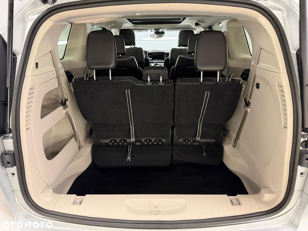 Chrysler Pacifica - 16