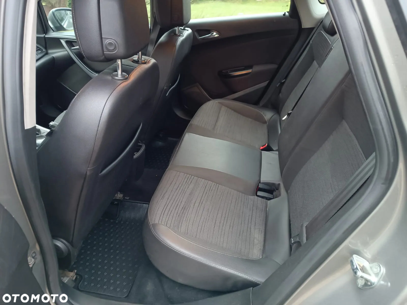 Opel Astra IV 1.4 T Cosmo - 17