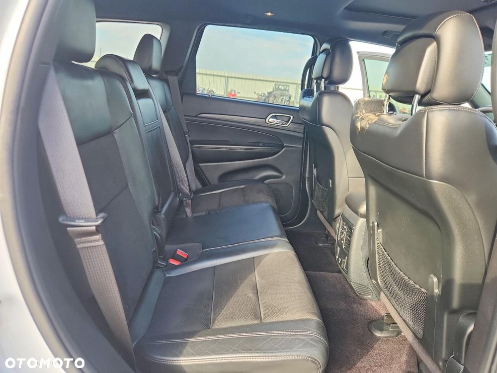 Jeep Grand Cherokee - 12
