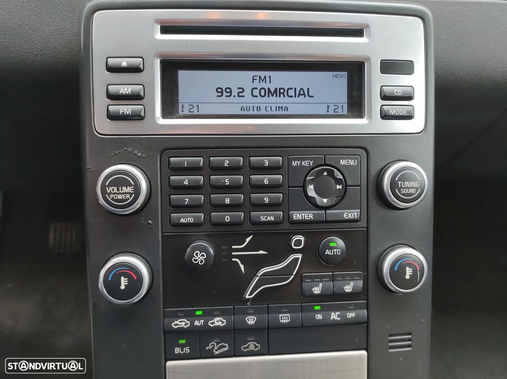 Volvo XC 70 D5 Nivel 2 - 26