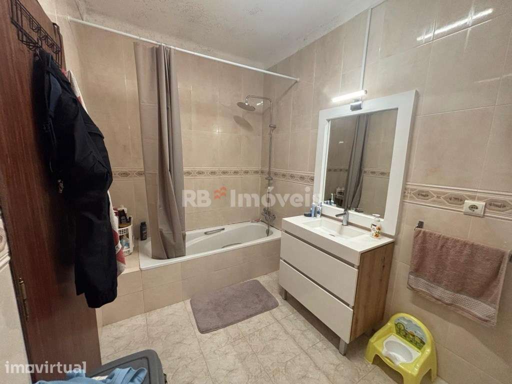 Apartamento T2 c/ Varanda e Sótão em Fazendas de Almeirim - Confort... - Grande imagem: 4/13