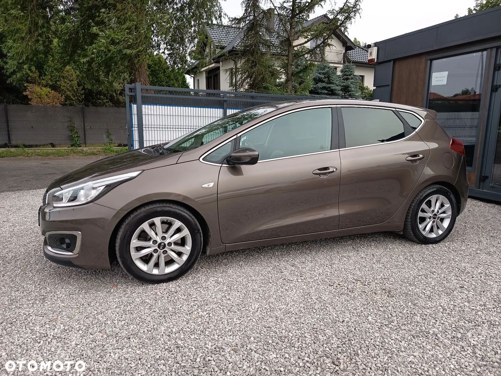 Kia Ceed 1.6 GDI Dream Team Edition - 4
