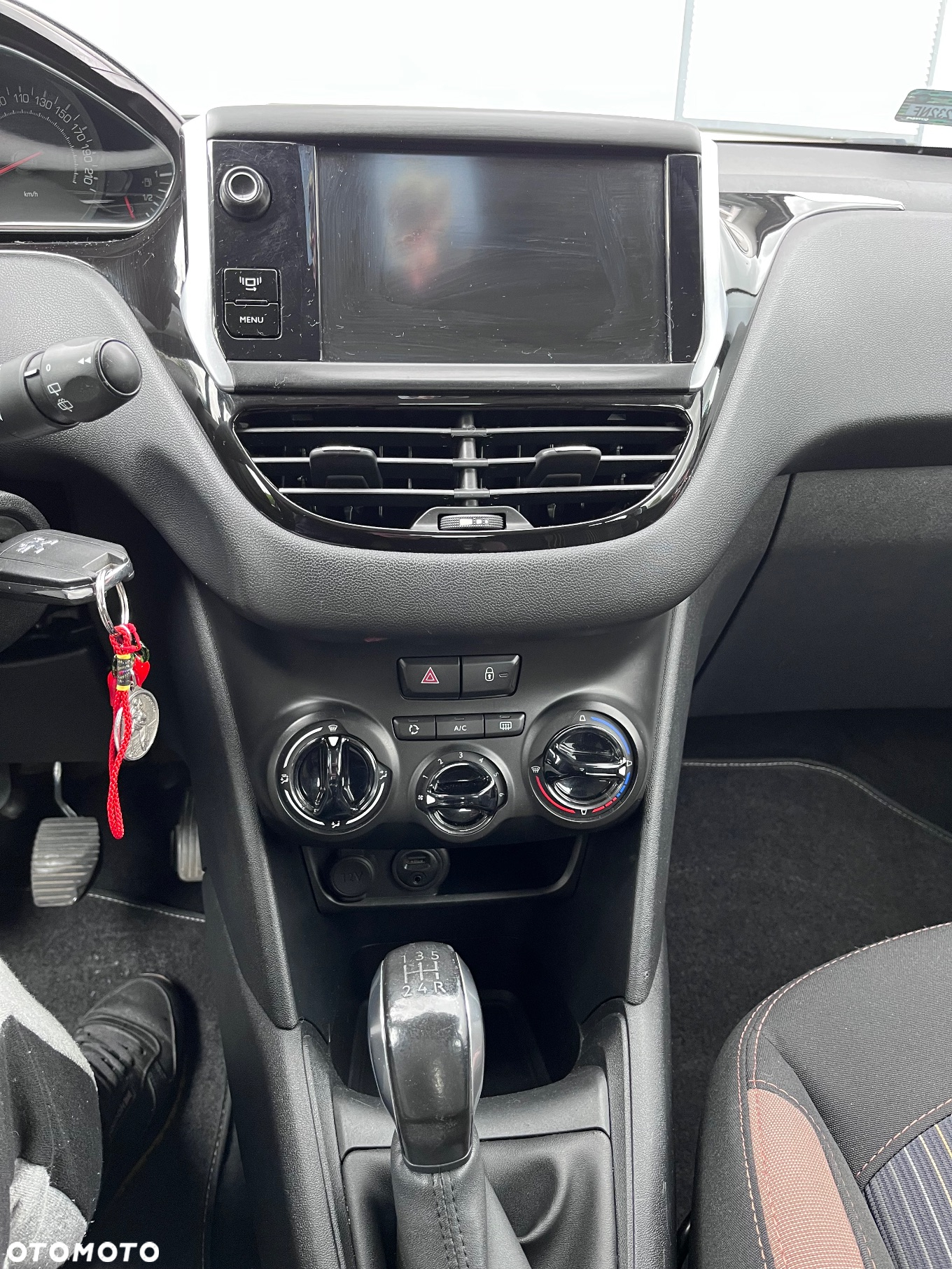 Peugeot 208 - 26