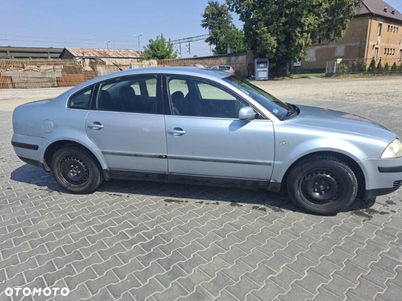 Volkswagen Passat 1.9 TDI Basis - 4