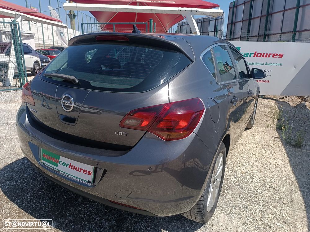 Opel Astra 1.7 CDTi Cosmo - 11