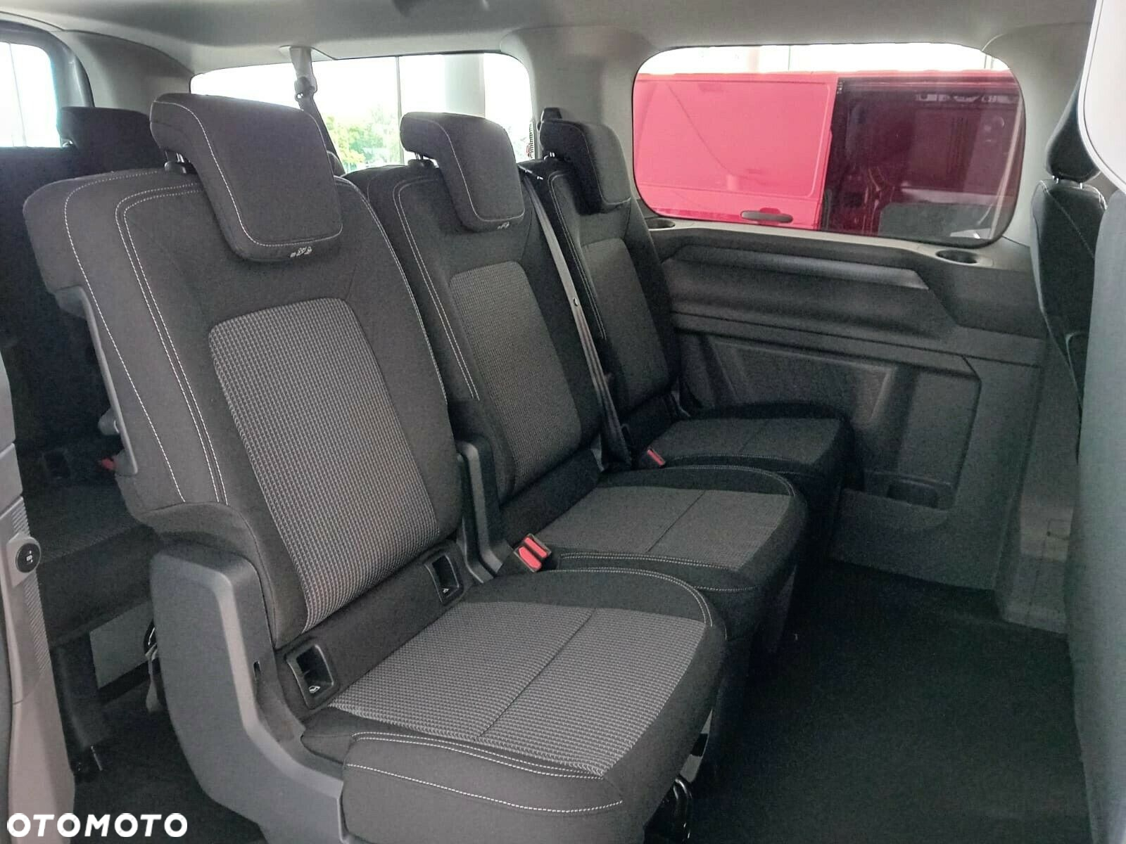 Volkswagen Caravelle - 9
