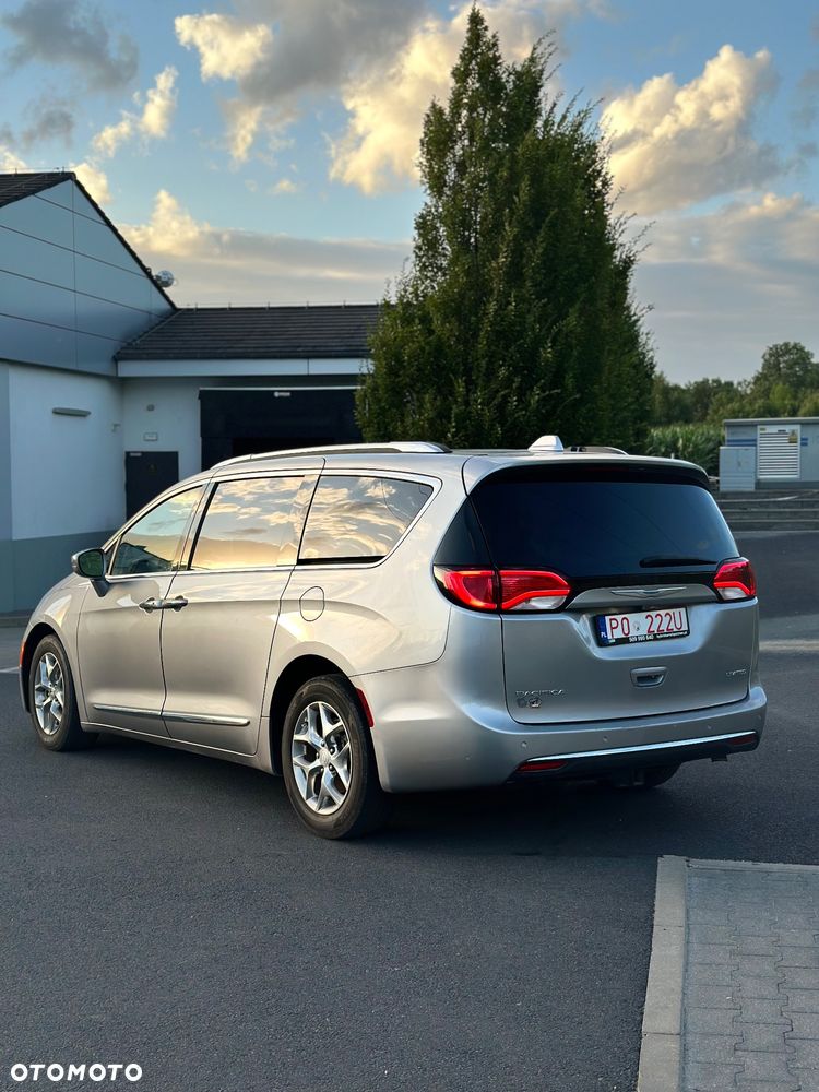 Chrysler Pacifica - 4