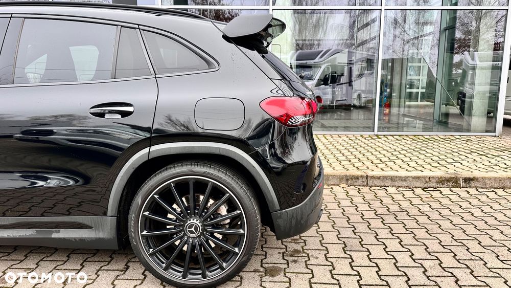 Mercedes-Benz GLA - 34