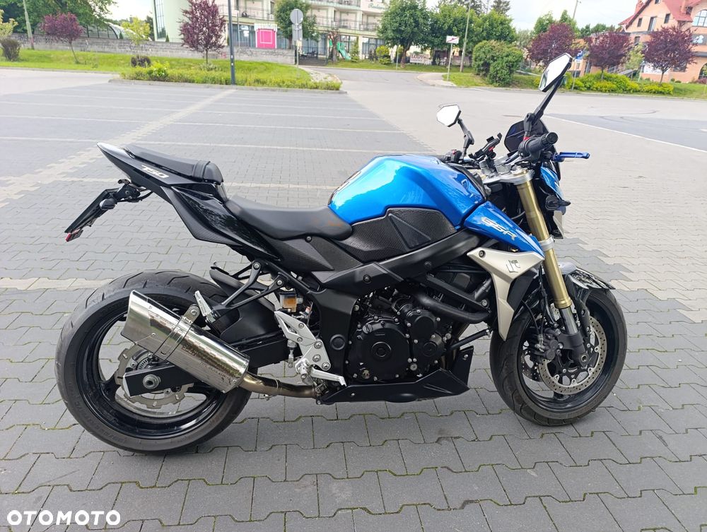 Suzuki GSR - 2